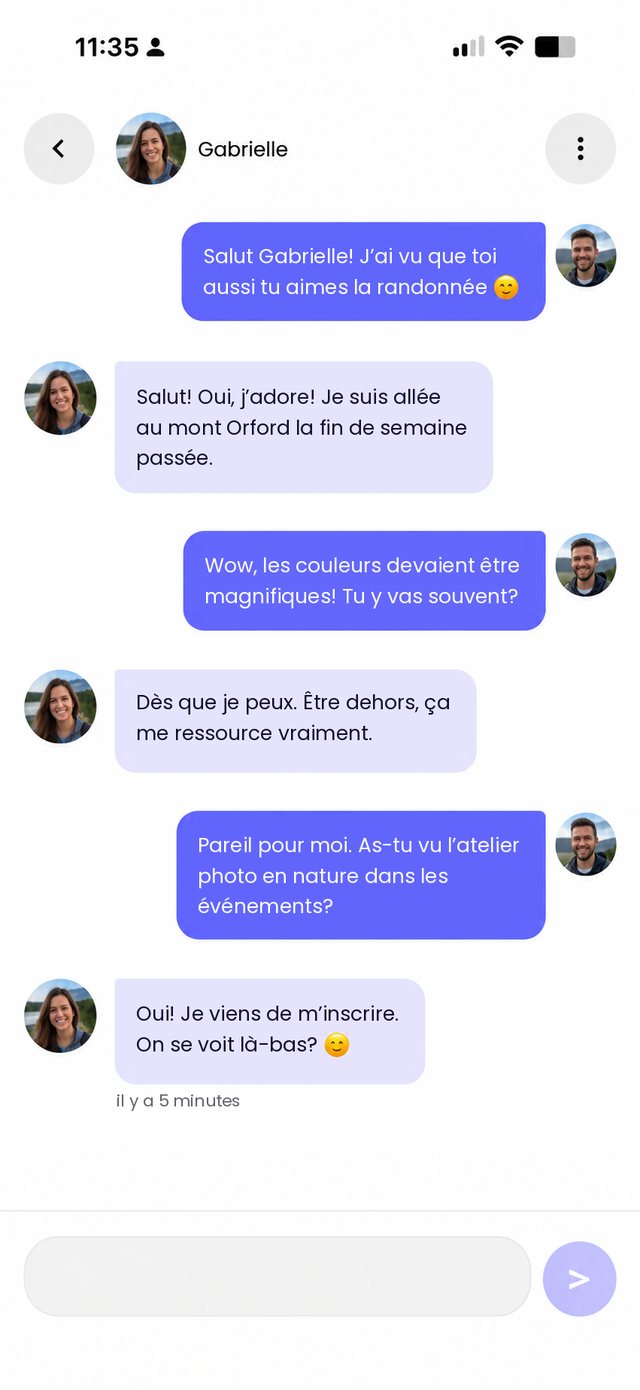 Écran Conversation : deux personnes parlent de randonnée et d’un atelier photo